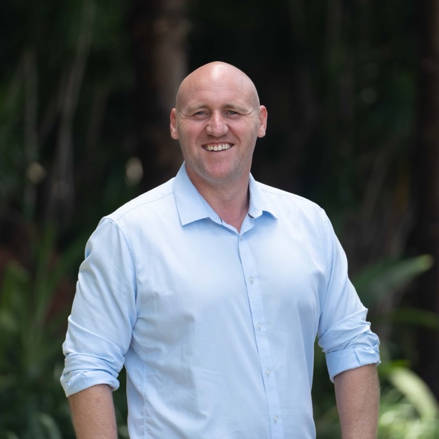 Russell Peter headshot